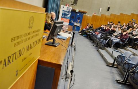 Scrivere sul bene, scrivere dei Giusti